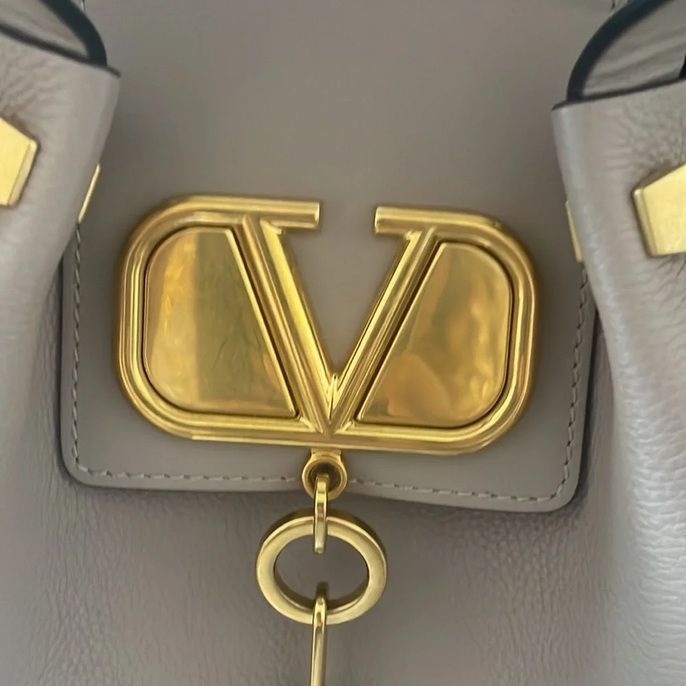 Valentino Garavani Pink Pebbled Leather VLogo Escape Medium Tote Bag New - Picture 2 of 10